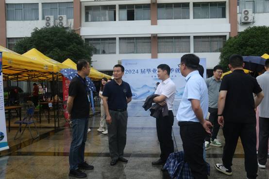 说明: I:\管媒学院\2024\2024春\20-新媒体工作\2024.5.11双选会\IMG_1231.jpg